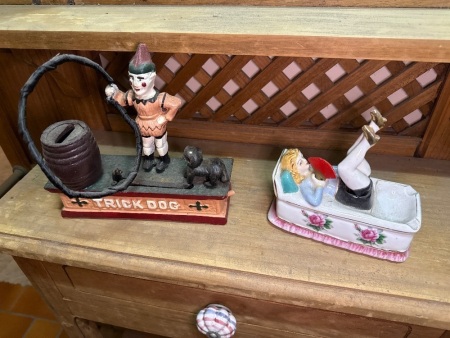 Cast iron trick dog money box plus porcelain novelty ashtray