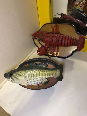 2x novelty singing toys