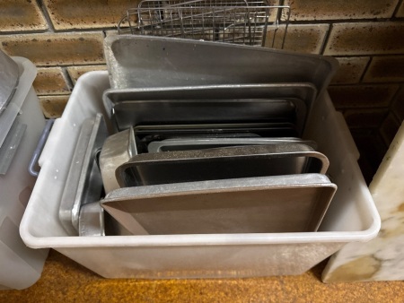 Box lot of baking trays