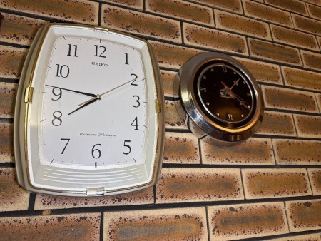 2 wall clocks