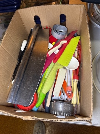 Box lot of mixed kitchen where including knives etc