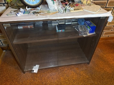 Entertainment unit with contents