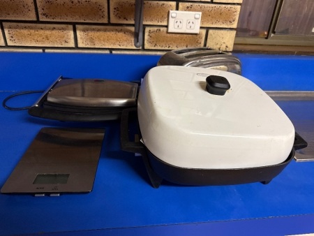 Kitchen appliances, including scales, toastie maker, toaster, frypan