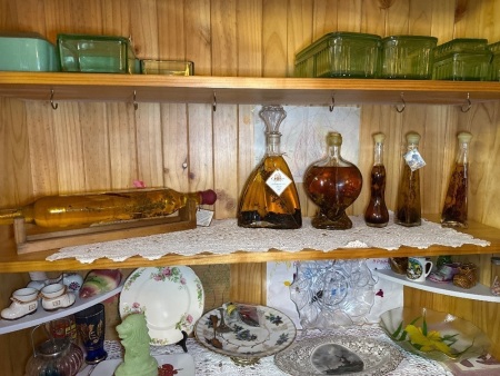 Shelf lot of Mediterranean herb oils