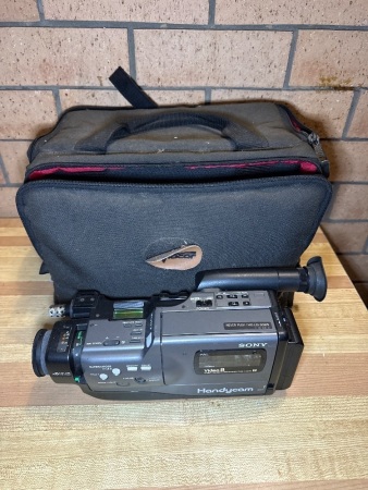 Sony handyCam video recorder with bag and accessories