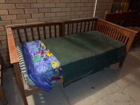 Large daybed