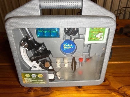 Microscope in case with accessories