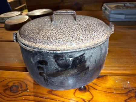 Vintage enamel cooking pot with tin lid