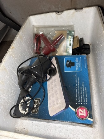Camping air mattress +2x 12V pumps and traps