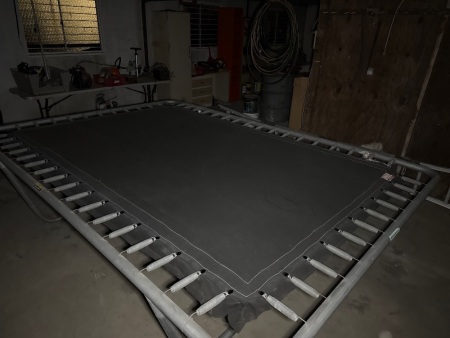 Galvanised frame spring trampoline
