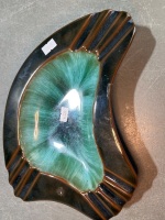 Blue Mountain Pottery including Two Art Deco Dishes and Ashtray - 4