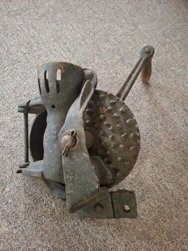 Cast-iron Hand Corn Sheller
