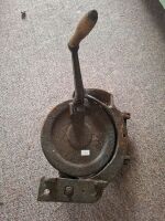 Cast-iron Hand Corn Sheller - 3