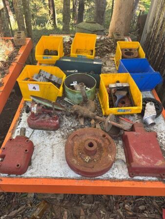 Assorted table lot