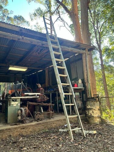 Aluminium extension ladder