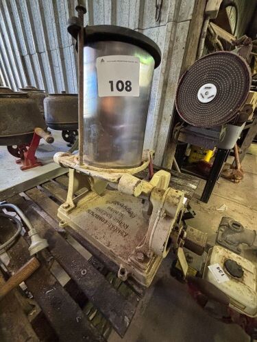 KANGAROO minute butter churn