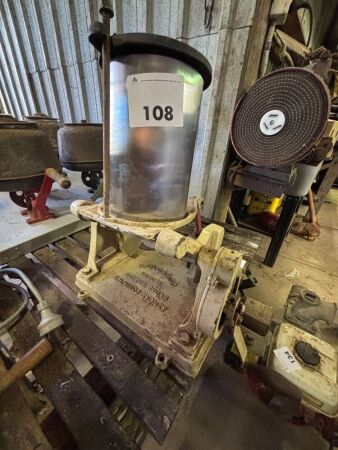 KANGAROO minute butter churn