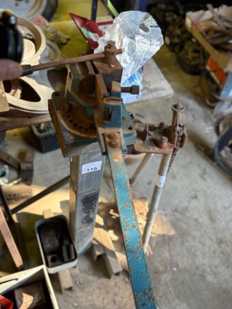UNIVERSAL metal bender on stand with accessories