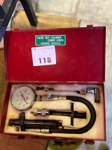 Cylinder compression check tool