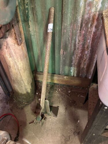 Star picket puller