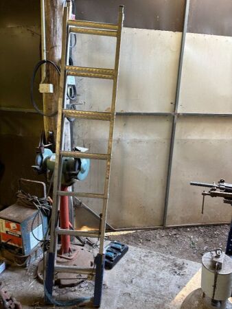 Aluminium extension ladder