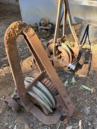 2x vintage monkey winches