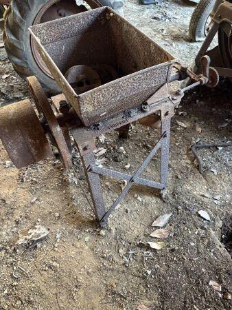 Vintage SUNSHINE cracker/grinder