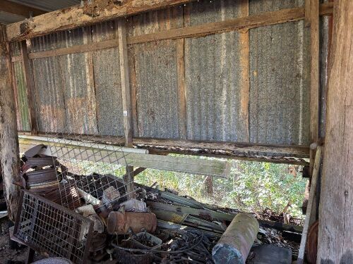 Assorted lot between shed posts