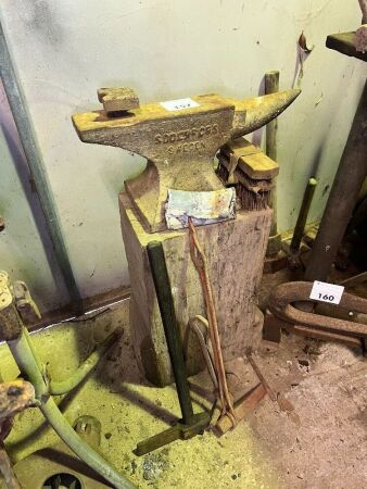 Soderfors forged 84lb blacksmiths anvil on stump with tools