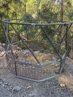 Round bale feeder