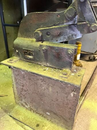 Metal shear