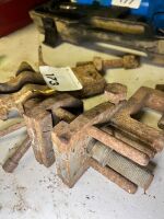 2x small bench vices - 2