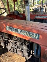 KUBOTA L245DT tractor with scoop - 3