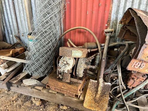 Assorted lot between shed posts