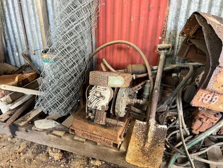 Assorted lot between shed posts