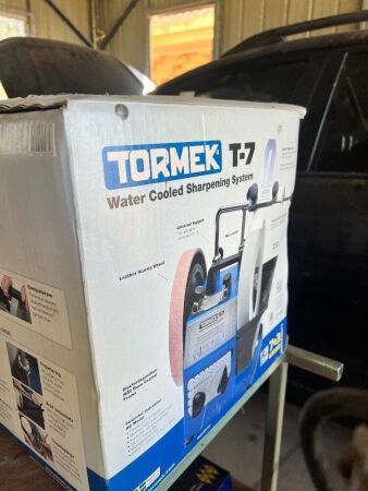 TORMAC grinder with accessories