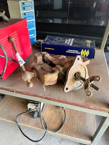 RECORD auto swivel vice