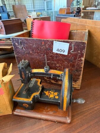 HOPKINSON sewing machine with case