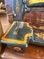 HOPKINSON sewing machine with case - 2