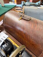 HARRIS No3 shuttle sewing machine - 4