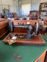 BONITA National C1900 shuttle sewing machine with case