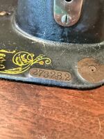 BONITA National C1900 shuttle sewing machine with case - 5