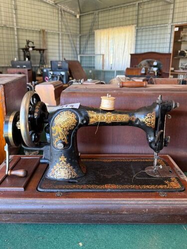 JONES RAND sewing machine with case