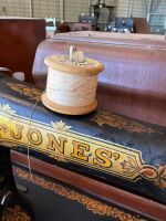 JONES RAND sewing machine with case - 2