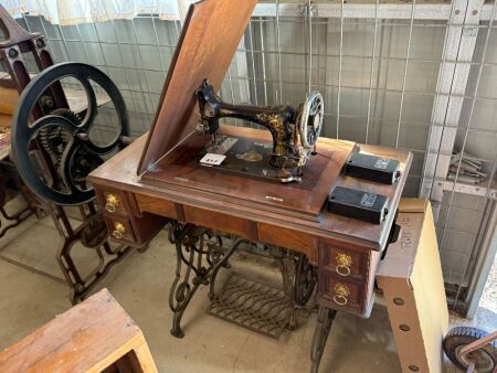 GRITZNER (Ger.) treadle sewing machine