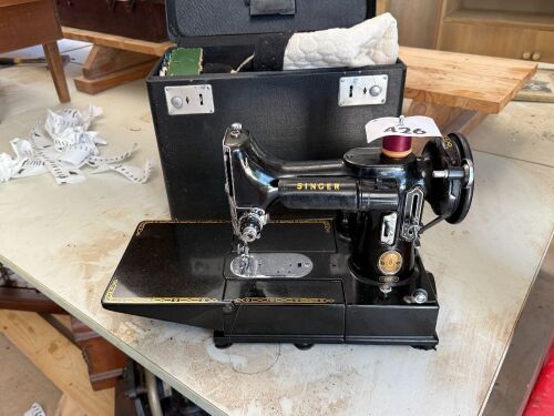SINGER 222K Featherweight sewing machine with case