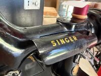 SINGER 222K Featherweight sewing machine with case - 3