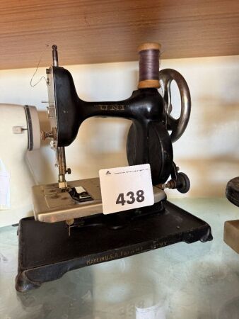 UNI USA sewing machine