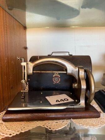 IDEAL sewing machine with case