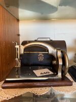 IDEAL sewing machine with case